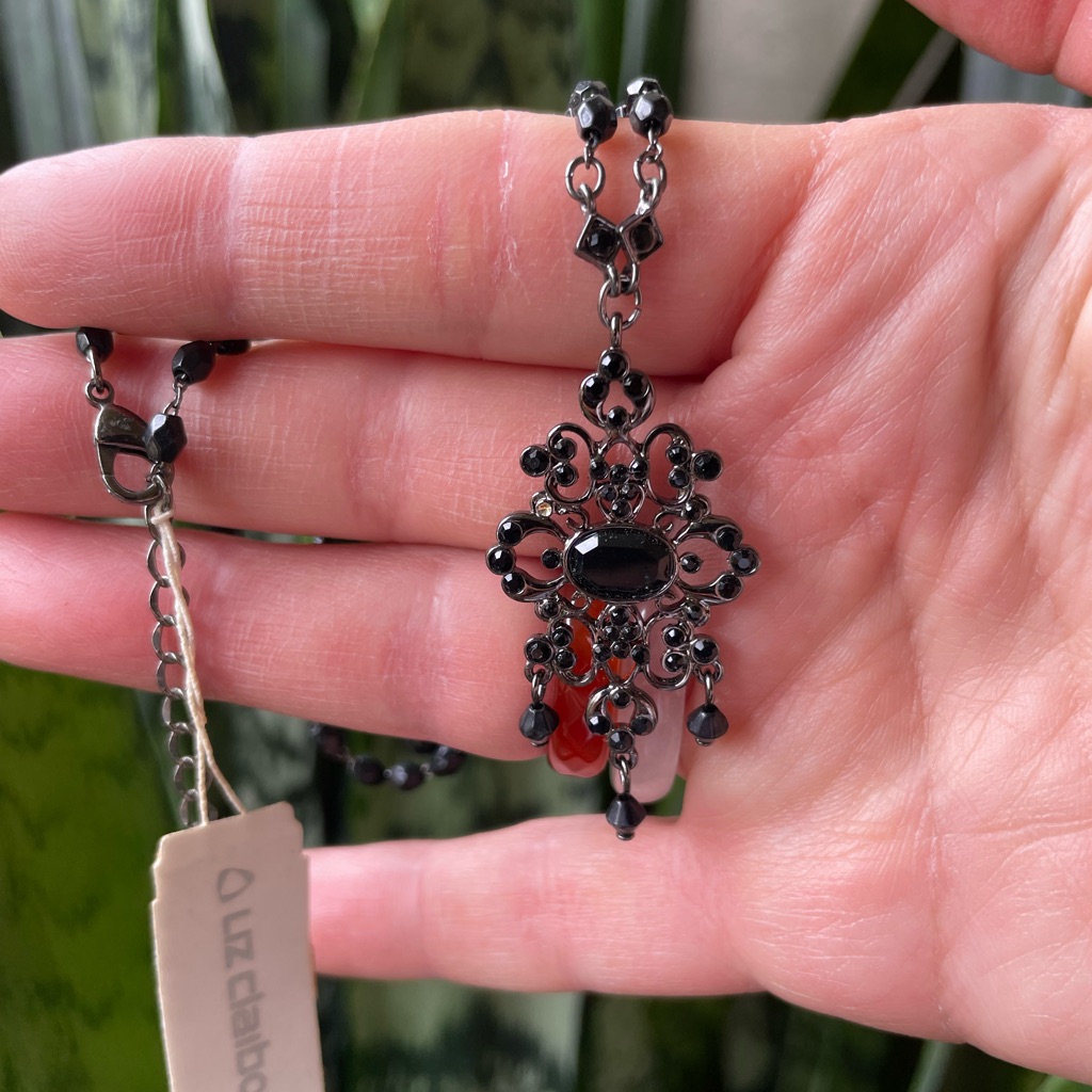 Liz Claiborne Black Beaded Necklace 17$